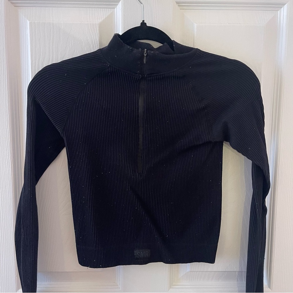Elegant Black Ribbed Zip-Up Sweatshirt